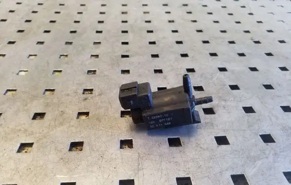 Volvo XC90 Turbo solenoid valve 72224010 30611668