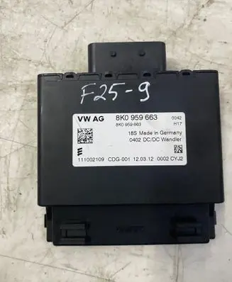 Audi Q7 4L Voltage converter/converter module 8K0959663
