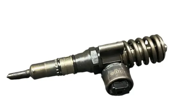 Audi A4 S4 B7 8E 8H Fuel injector 0414720404 03G130073G
