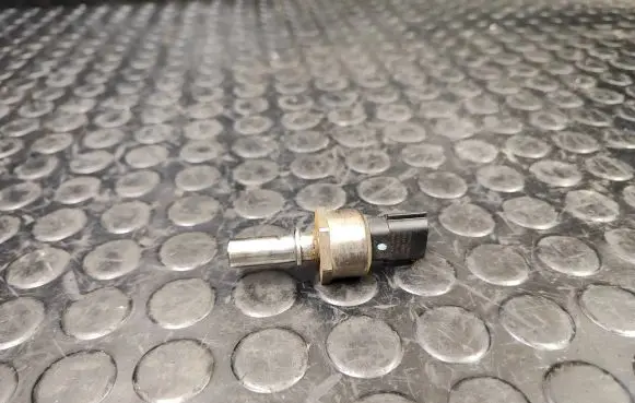 Nissan Qashqai Fuel pressure sensor 166398000R