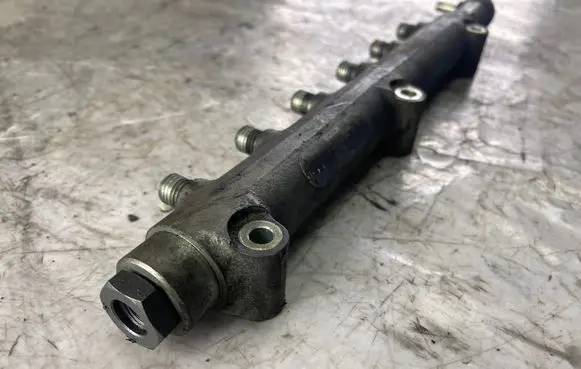 Fuel main line pipe