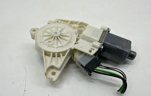 Mercedes-Benz E W212 Front door window regulator motor A2048200242