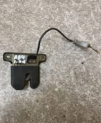 Audi 80 90 S2 B4 Tailgate/trunk/boot open switch 