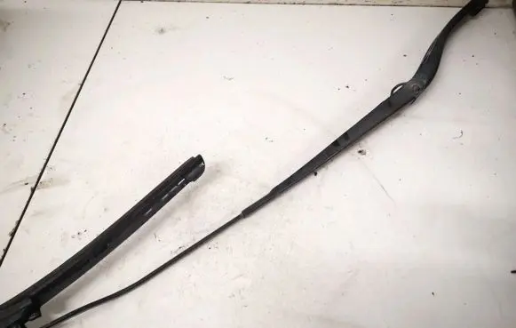 Front wiper blade arm