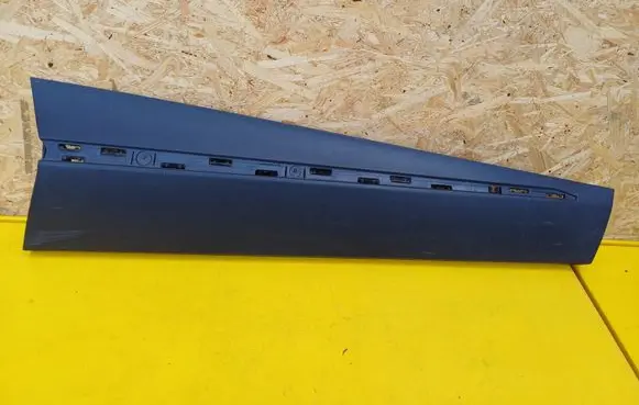 Renault Captur Front door trim (molding) 801863032R