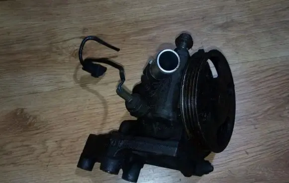 Mazda 323 Power steering pump