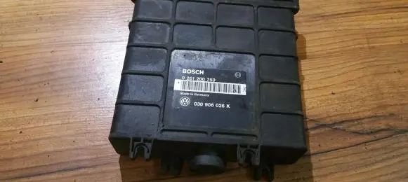 Volkswagen Golf III Engine control unit/module 0261200750 030906026k