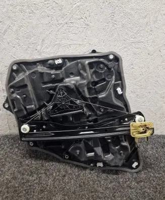 BMW 5 G30 G31 Rear door window regulator with motor 7365167