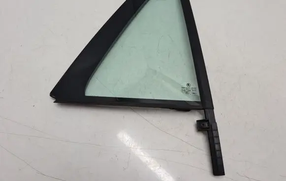 Rear vent window glass