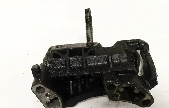 Engine mounting bracket