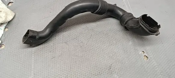 Dacia Sandero II Air intake duct part 165556691R 70530763