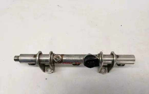 Porsche Macan (95B) Fuel main line pipe 94611011800