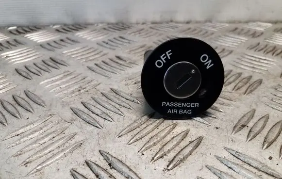KIA Sorento Passenger airbag on/off switch 