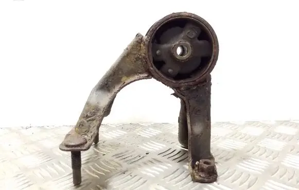 Toyota Avensis T220 Engine mount bracket