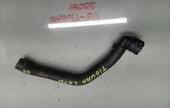 Volkswagen Tiguan Engine coolant pipe/hose 5N0122073J