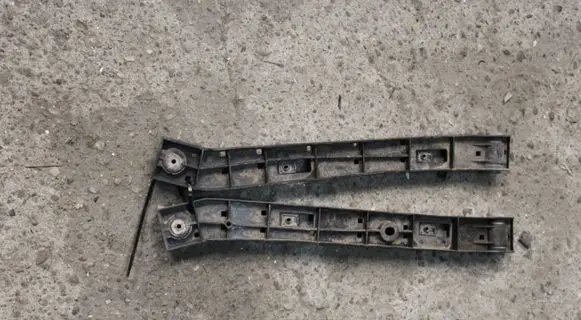 Renault Clio V Radiator mount bracket 