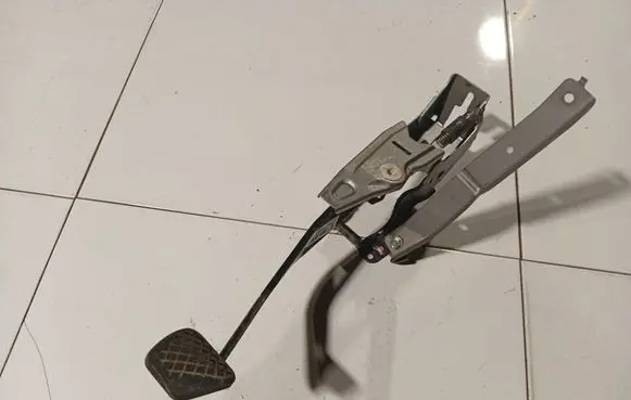 Honda FR-V Brake pedal