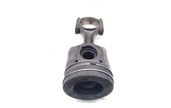 Citroen Dispatch II Piston with connecting rod RHH DW10CTED4