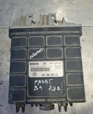 Volkswagen PASSAT B4 Engine control unit/module 0261203210 0261203211 021906258CG