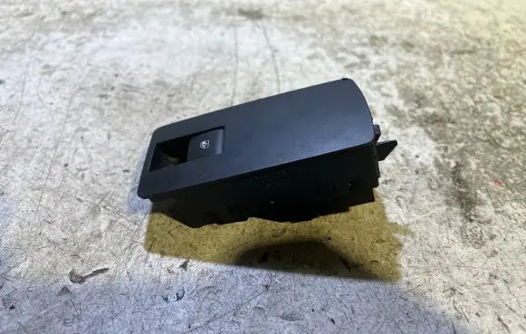 Opel Insignia A Electric window control switch 13301886