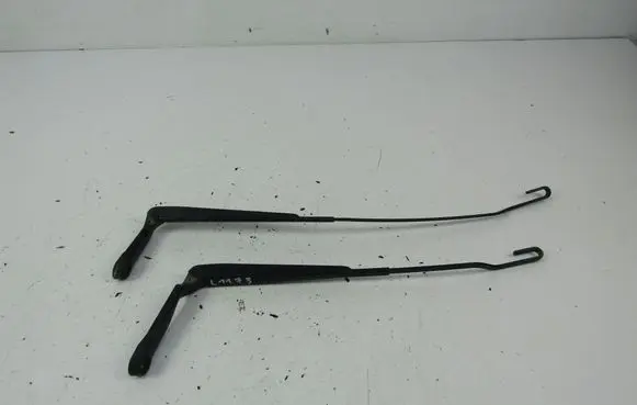 Audi A3 S3 8L Front wiper blade arm 
