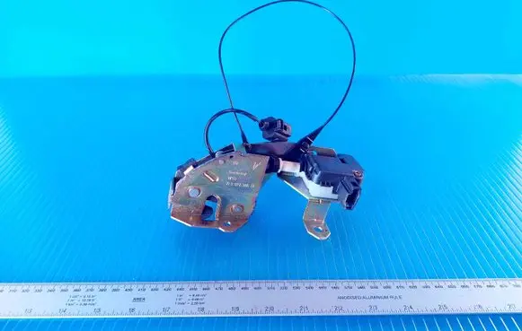 Volkswagen Touareg I Tailgate window lock/catch/latch 7L0827506D
