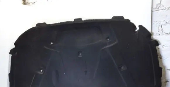 Engine bonnet/hood sound/heat insulation