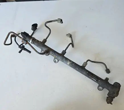 Mercedes-Benz E W211 Fuel main line pipe A6110700095 0445214004