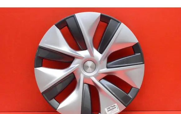 Tesla Model Y R17 wheel hub/cap/trim 104423500C