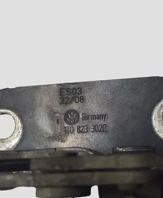 Volkswagen Touran I Engine bonnet/hood hinges 1T0823302E