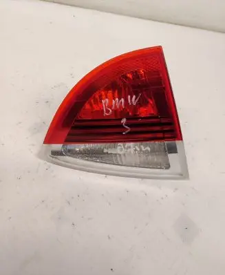Tailgate rear/tail lights