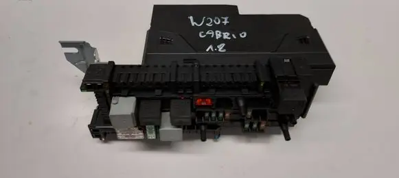 Mercedes-Benz E A207 Fuse box set A2129005401