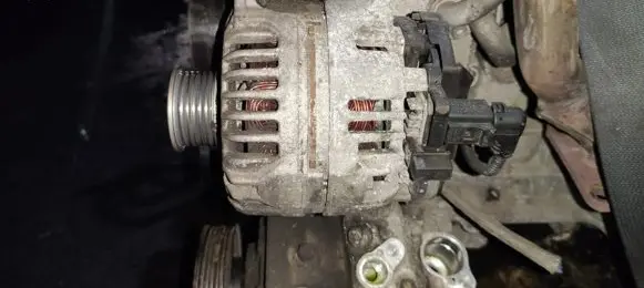 Volkswagen Golf V Generator/alternator 03C903023D 0124325095