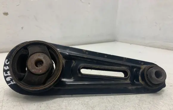 Nissan Qashqai Engine mount bracket