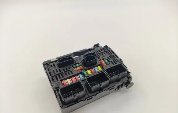 Peugeot 307 Fuse module S118983004Q