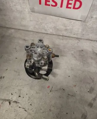Toyota Corolla Verso AR10 Power steering pump 32100