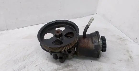 Toyota Avensis T250 Power steering pump