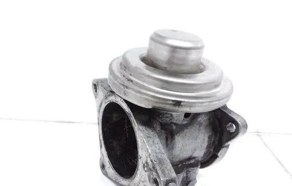 Skoda Octavia Mk2 (1Z) EGR valve 038129637D