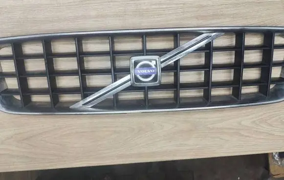 Volvo XC90 Front bumper upper radiator grill 08620587 50091