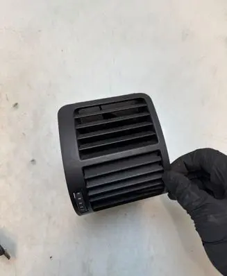 Audi A2 Dash center air vent grill 8Z0820902C