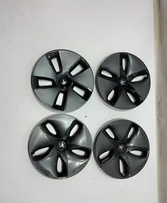 Tesla Model 3 R18 wheel hub/cap/trim 1044271