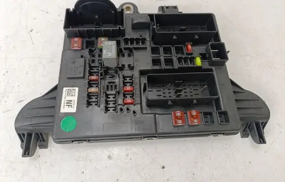 Opel Insignia A Fuse module 13277322