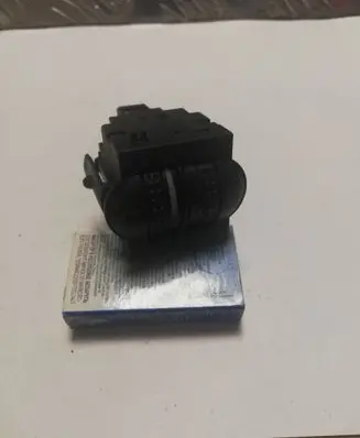 Volkswagen PASSAT B5 Headlight level height control switch 3B0941333C