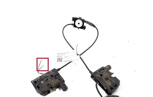 Audi Q3 8U Engine bonnet (hood) release handle 8U0823509