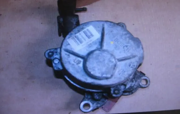 Renault Laguna I Vacuum pump 8200683982