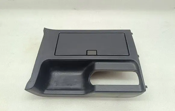Suzuki Grand Vitara II Cup holder 