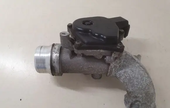 Renault Clio III Throttle valve 8200614985E 8200614985