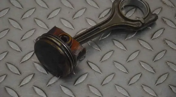 Volkswagen Polo V 6R Piston 04EE