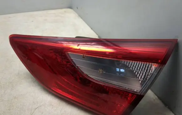 Tailgate rear/tail lights