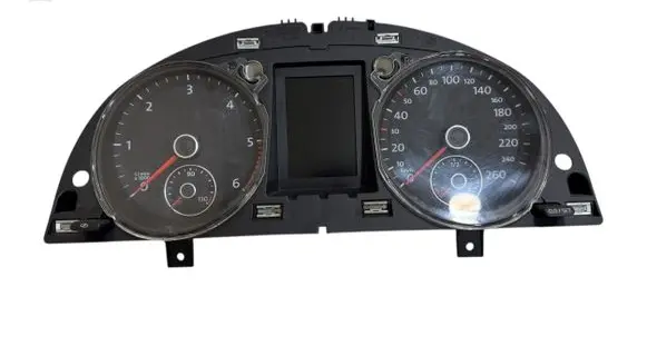 Volkswagen PASSAT B7 Speedometer (instrument cluster) 3AA920870A